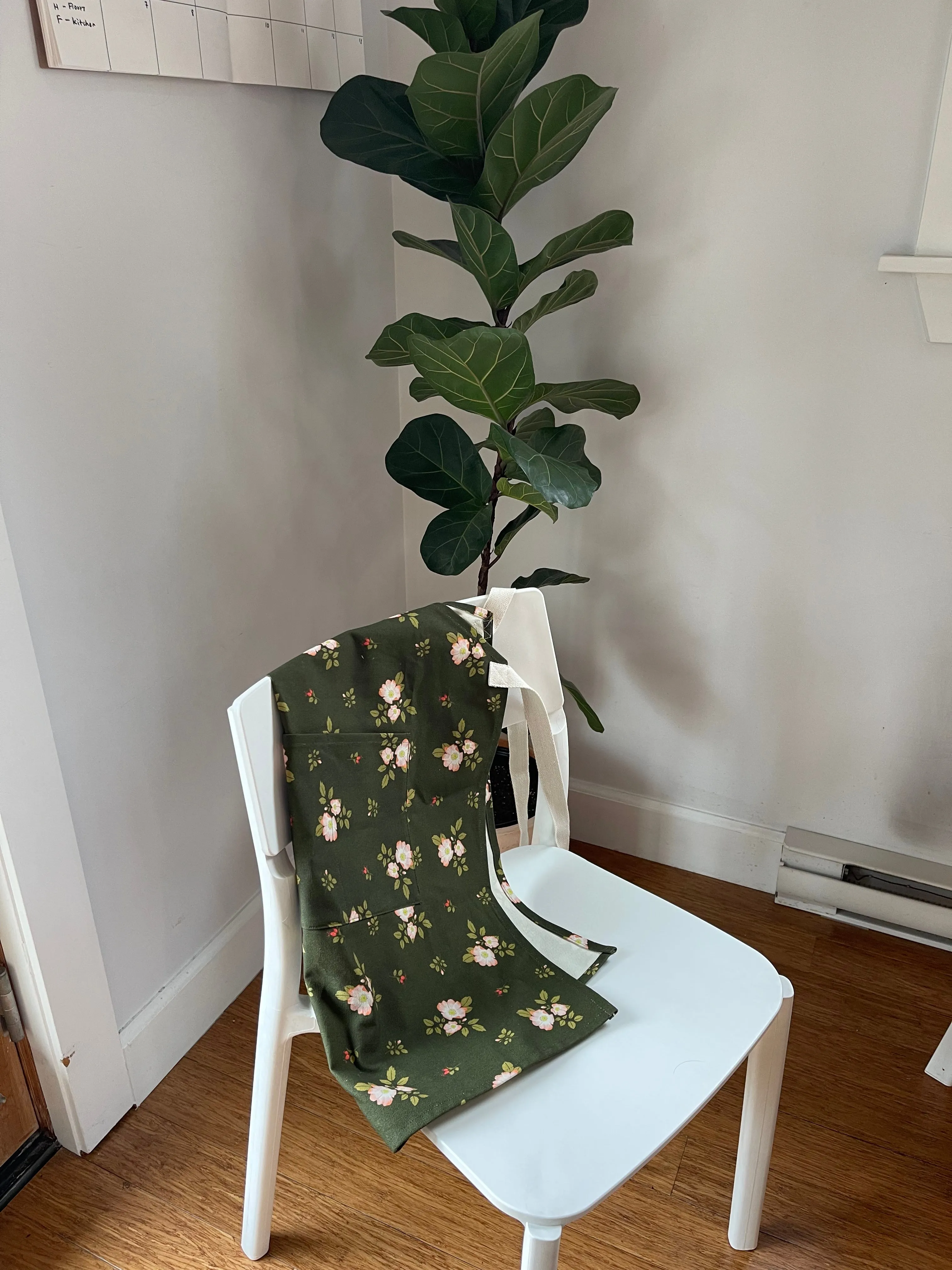 'Dog Rose' Working Apron