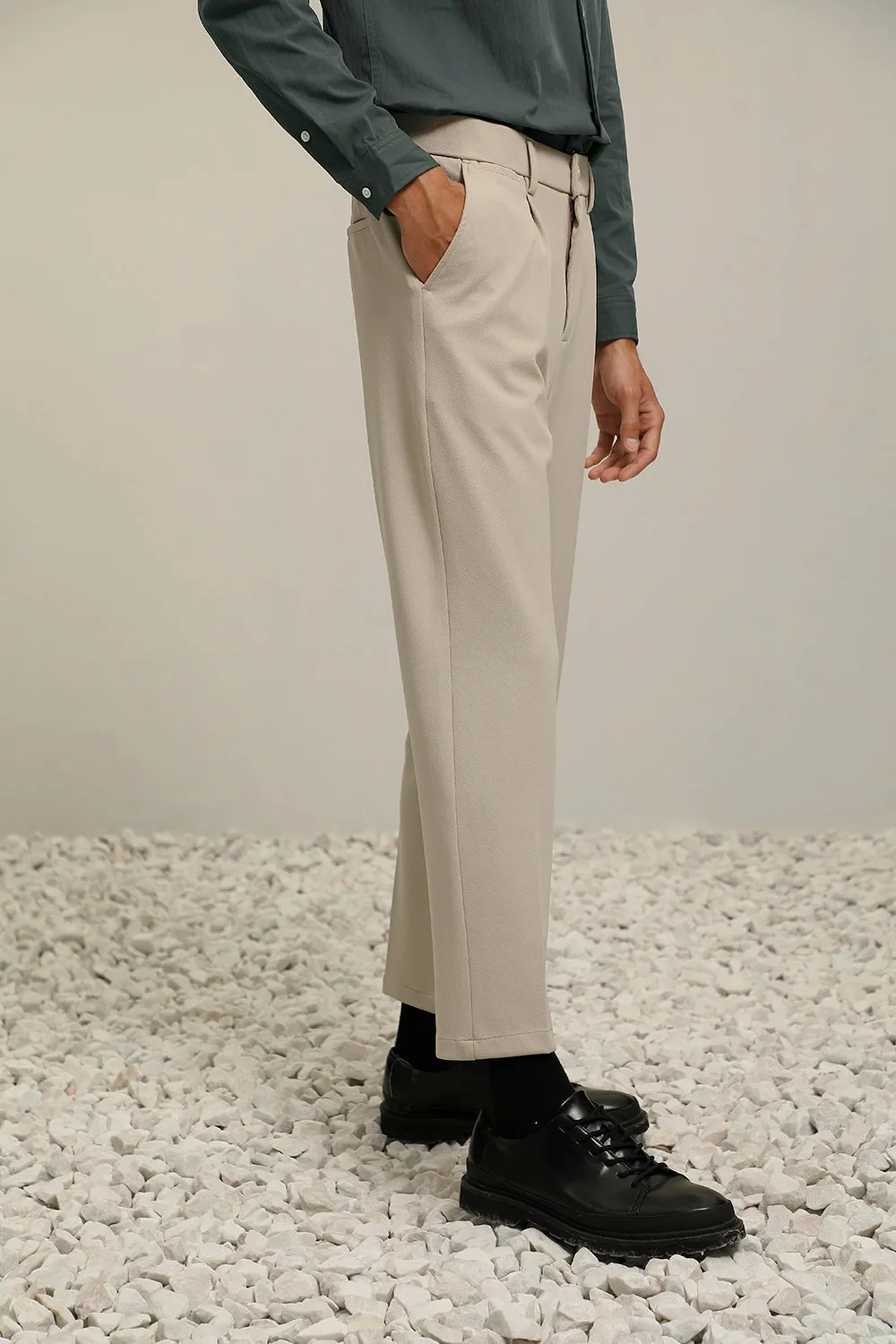 (IP20BE) Pleated Slim-Fit Wrinkle Resistant Trousers