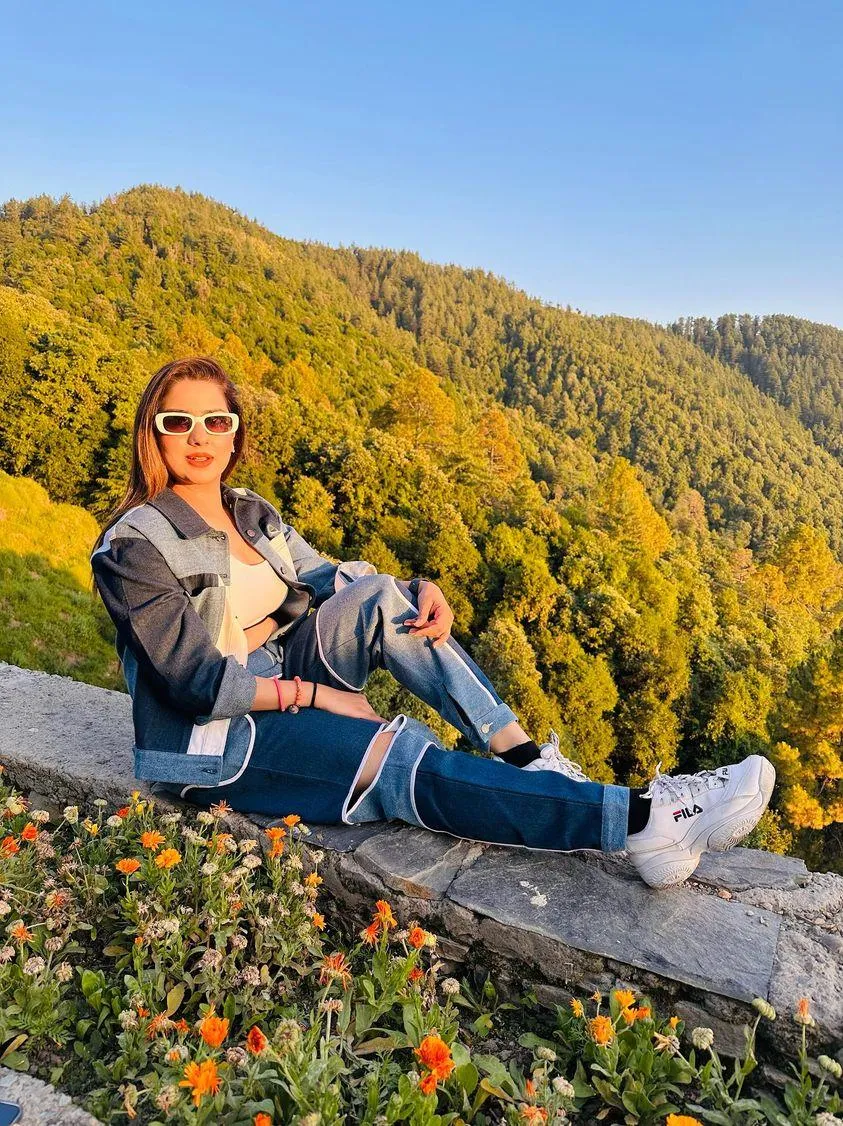 SLAY. Women's Blue & White Colorblock Denim Jacket Crop Top & Jeans Co-ord Set(3 Piece)