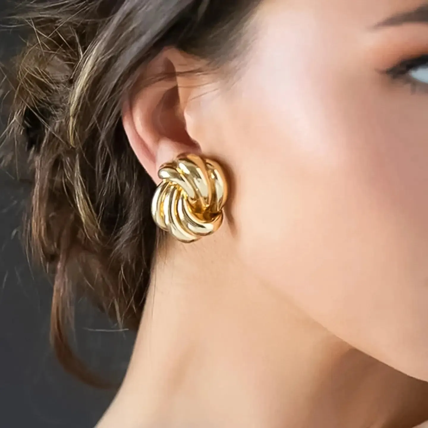 The Ashton 18K Wavy Rectangle Studs